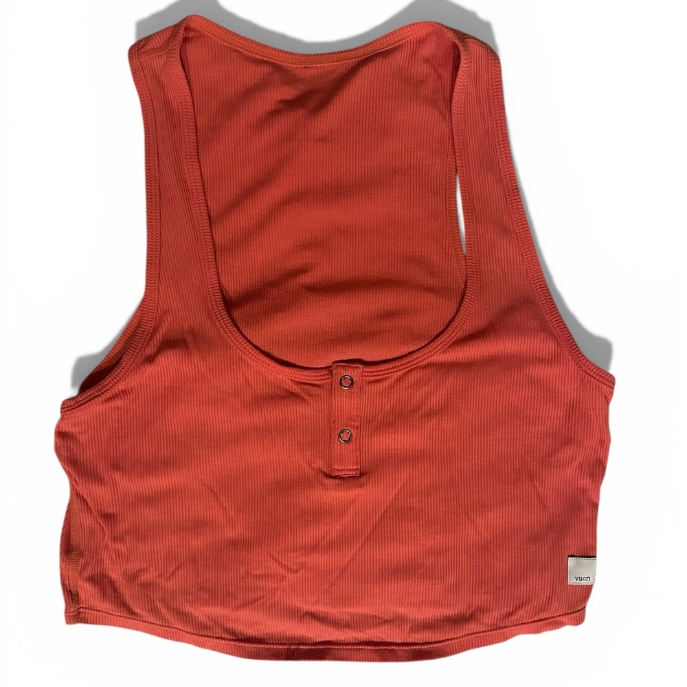 Vuori Cove Crop Tank - Picture 2 of 4